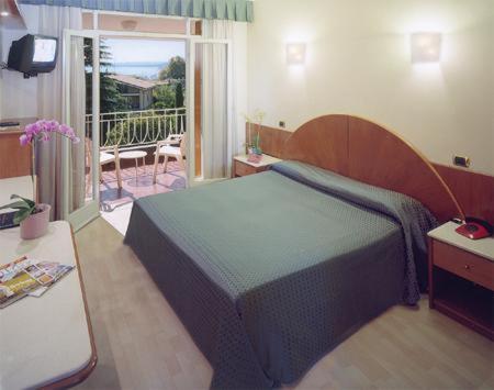 Hotel Continental Garda  Ngoại thất bức ảnh
