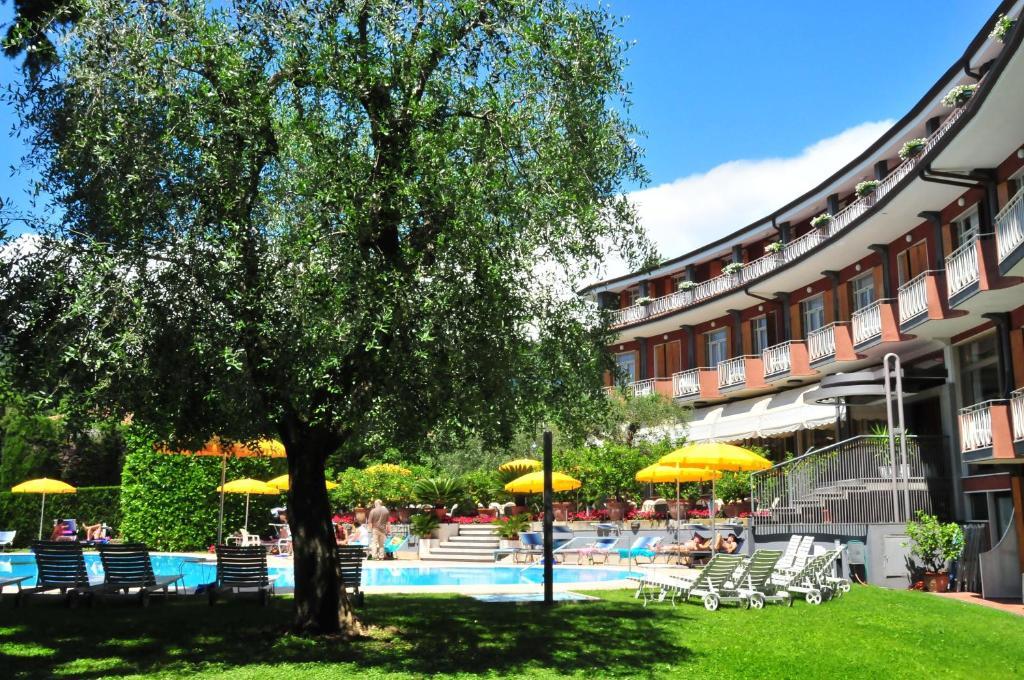 Hotel Continental Garda  Ngoại thất bức ảnh