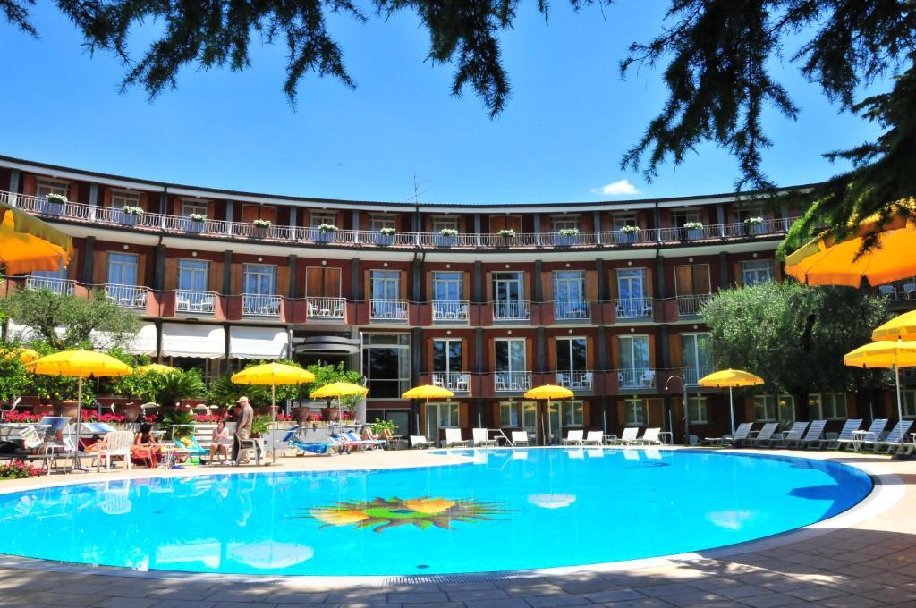 Hotel Continental Garda  Ngoại thất bức ảnh